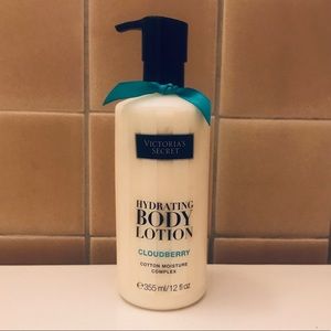 VICTORIA’S SECRET HYDRATING BODY LOTION
